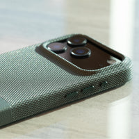 iPhone 17 Pro / Slate Green