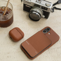 iPhone 17 / Tan
