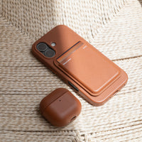 iPhone 17 / Tan