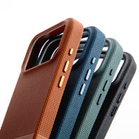 iPhone 17 / Tan