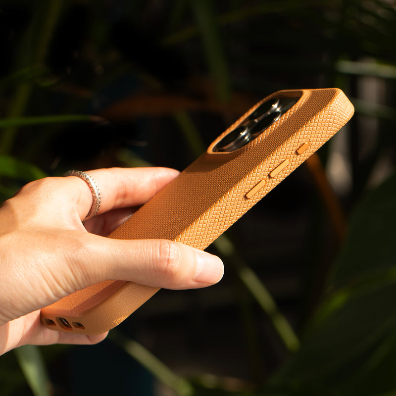 iPhone 16 Pro / Kraft