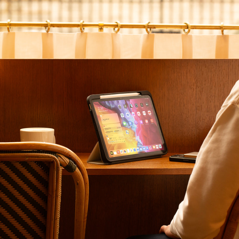 iPad Pro 13-inch (M4/M5) / Sandstone