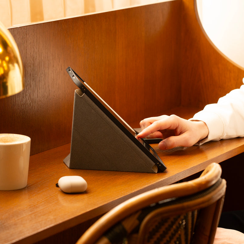 iPad Pro 13-inch (M4/M5) / Sandstone